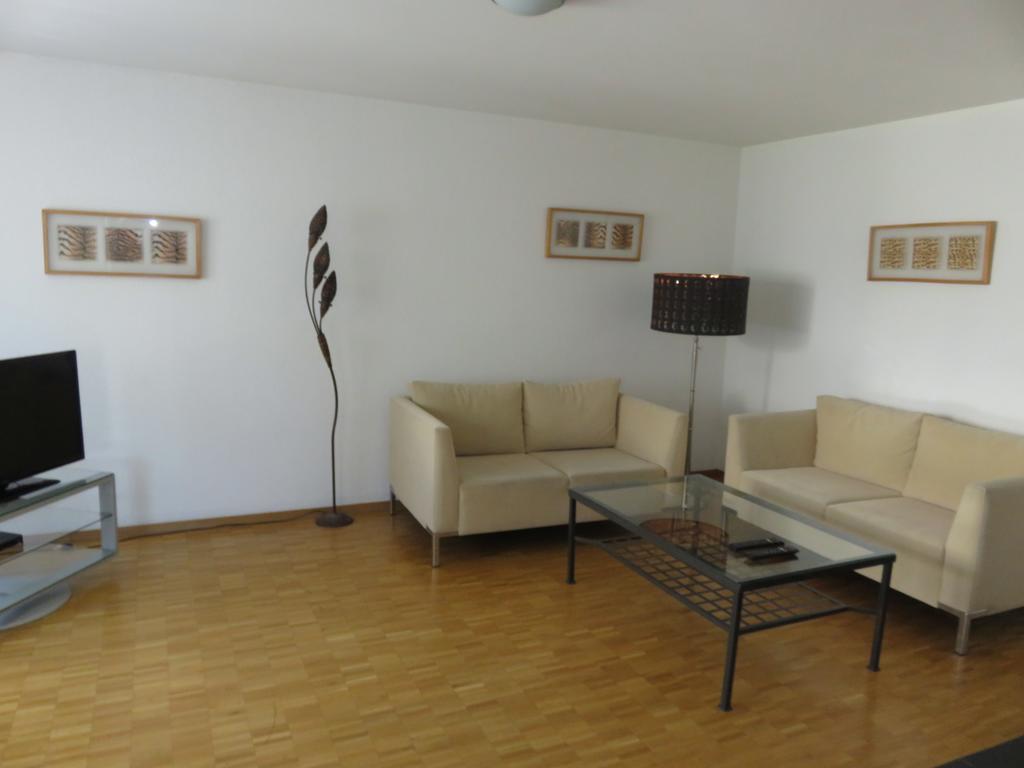 Swiss Star District 11 - Self Check-In Appartement Zürich Buitenkant foto
